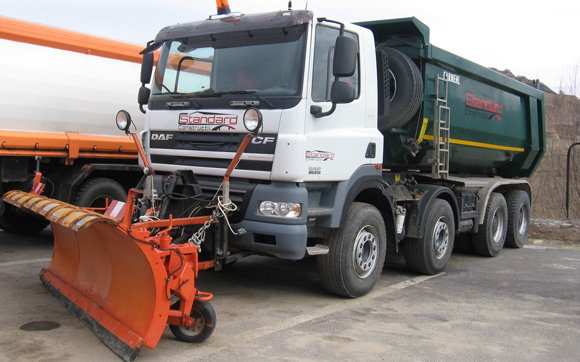 Prestam servicii complete de deszapezire cu imprastiere de material antiderapant